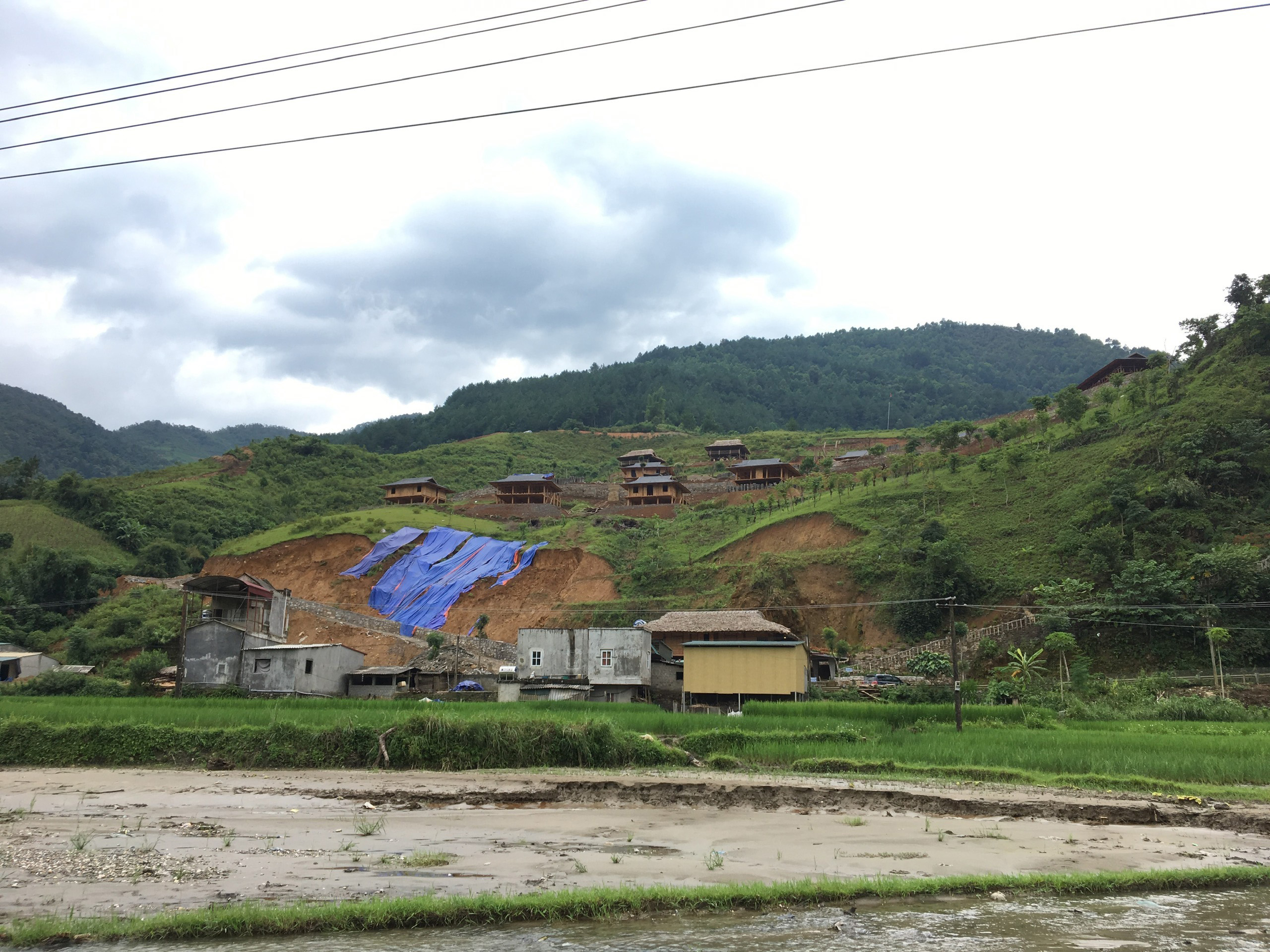 Quá Trình Thi Công Resort Tú Lệ